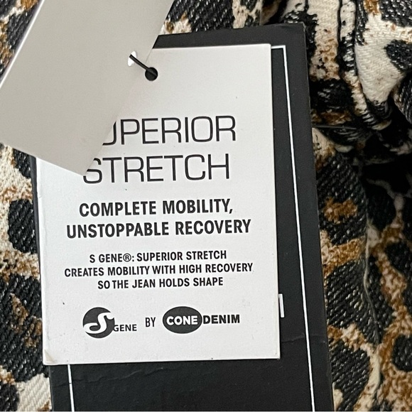 Volcom Women's Super Stoney Cropped Boxy Denim Jacket in leopard Print preppy - Picture 12 of 14